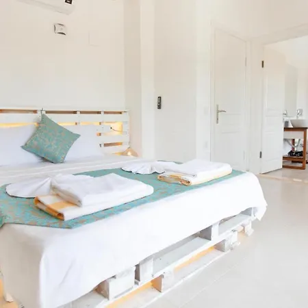 Margaz Sleeps 6 Pool Air Con Wifi * Uzumlu (Mediterranean)