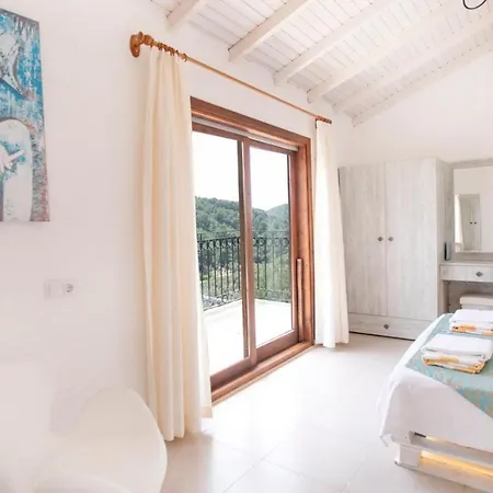 Margaz Sleeps 6 Pool Air Con Wifi Villa