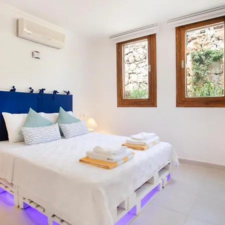 Villa Margaz Sleeps 6 Pool Air Con Wifi